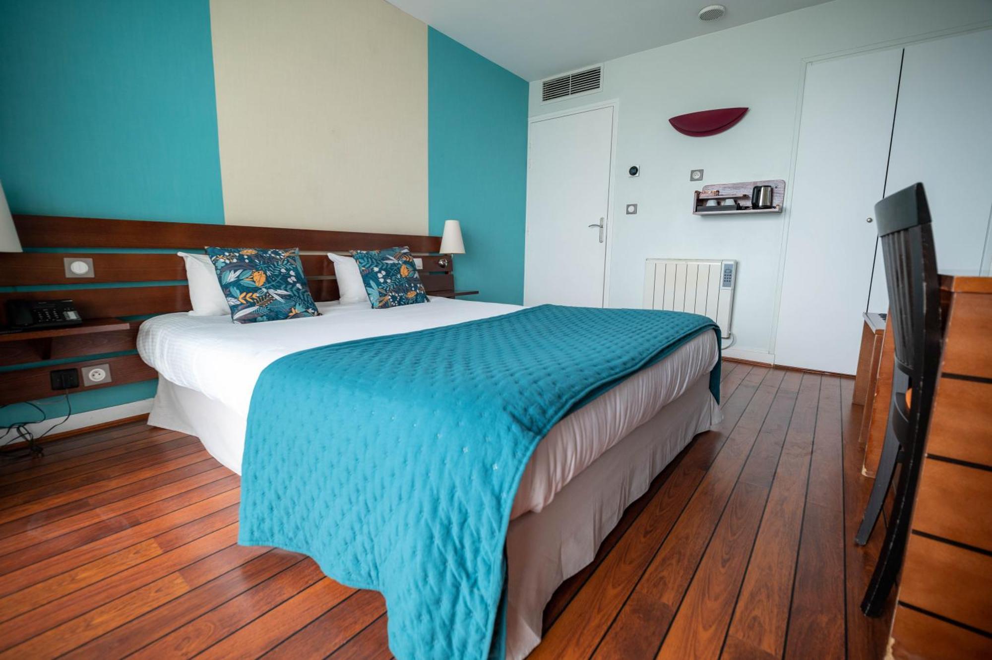 Logis - La Petite Rade Hotel