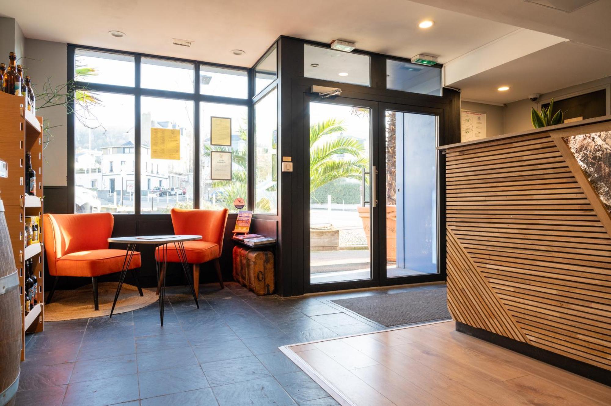 Hotel Logis - La Petite Rade 3*