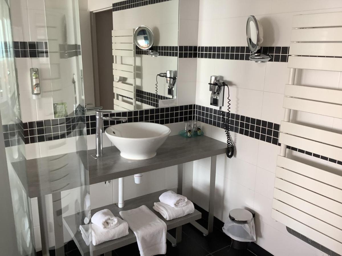 Hotel Logis - La Petite Rade 3*